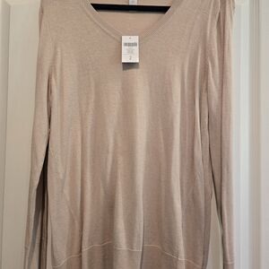 Chico's Long Sleeve V-Neck Tee in Light Taupe